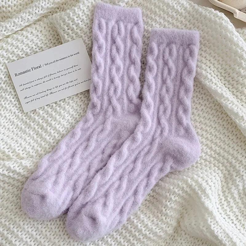 Kit de Meias Bella™ em Malha Felpuda com Trama Trançada / Maciez e Aconchego que Seus Pés Merecem!