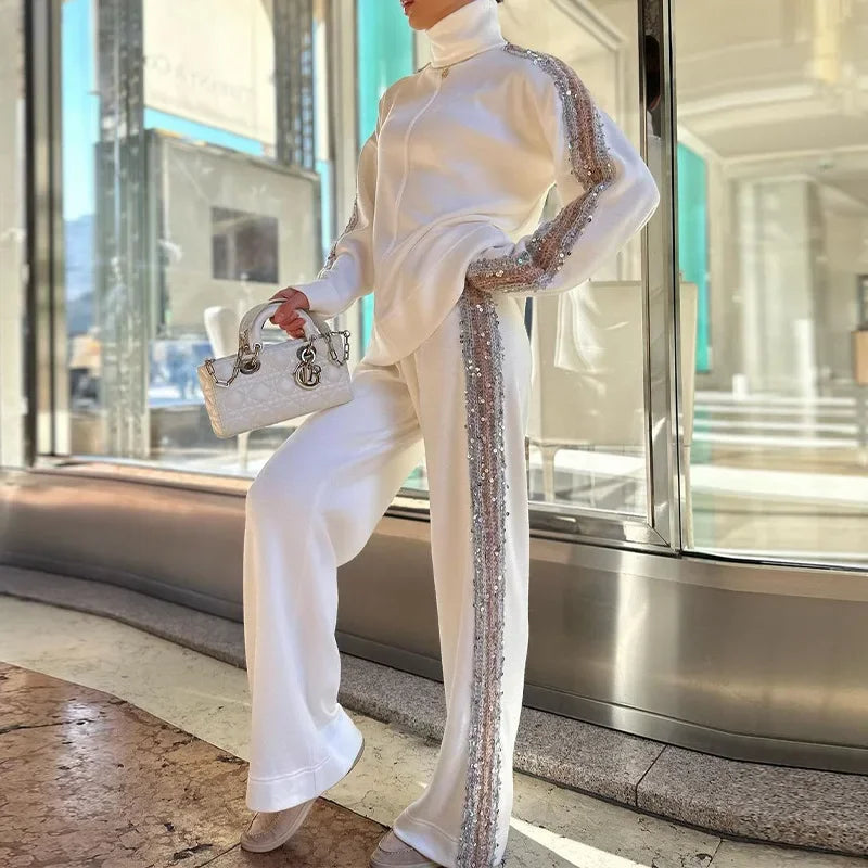 Conjunto Bellanza™ Em Moletom com Brilho Lateral e Gola Alta / Para Mulheres que Iluminam com Estilo e Suavidade!