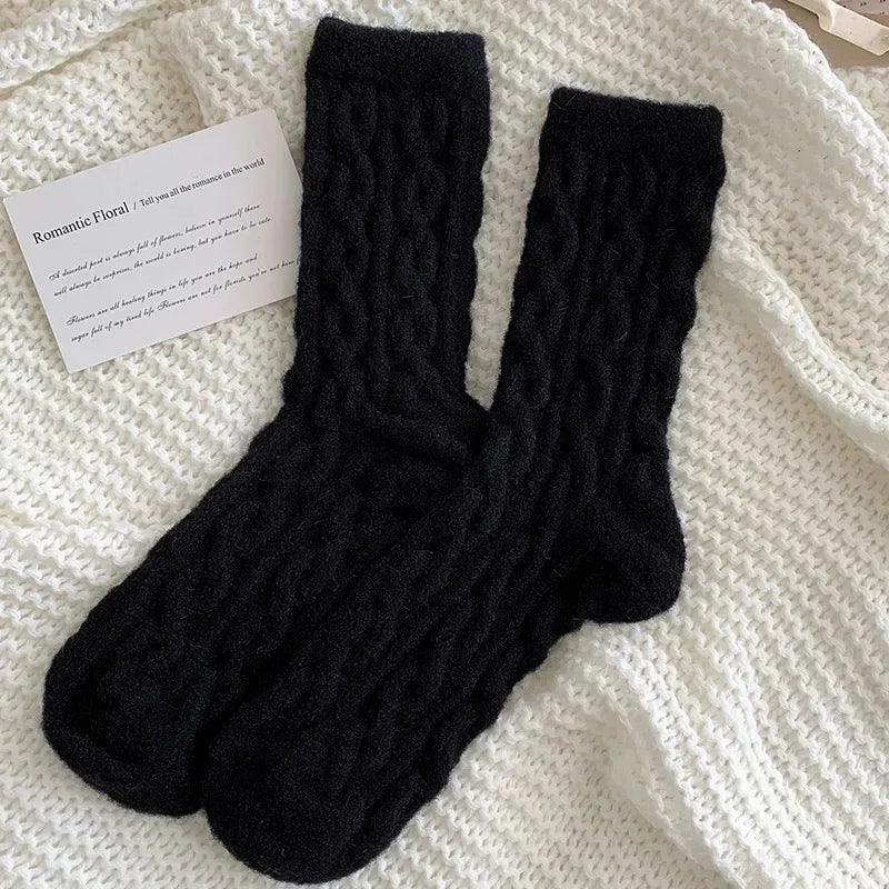Kit de Meias Bella™ em Malha Felpuda com Trama Trançada / Maciez e Aconchego que Seus Pés Merecem!