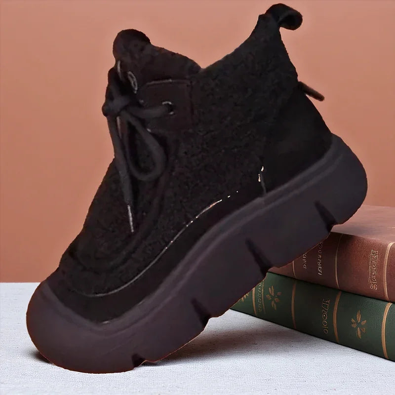 Bota Norah™ com Tecido Peluciado e Cano Médio Confort / Caminhe com Elegância e Conforto Térmico Onde Estiver!