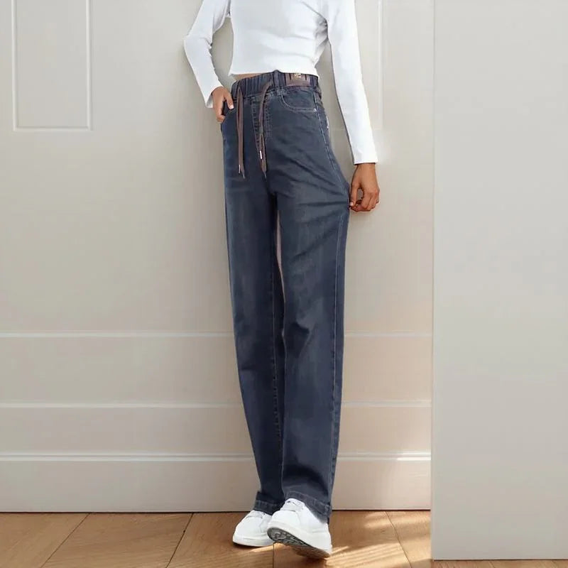 Calça Jeans Jolie™ com Cós Elástico e Lavagem Premium / O Jeans que Te Acompanha sem Exageros!