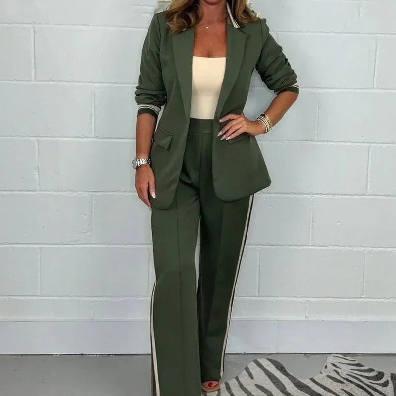 Conjunto Saint Claire™ com Listras Laterais e Blazer Alongado / A Alfaiataria que Une Elegância Estruturada e Conforto Urbano