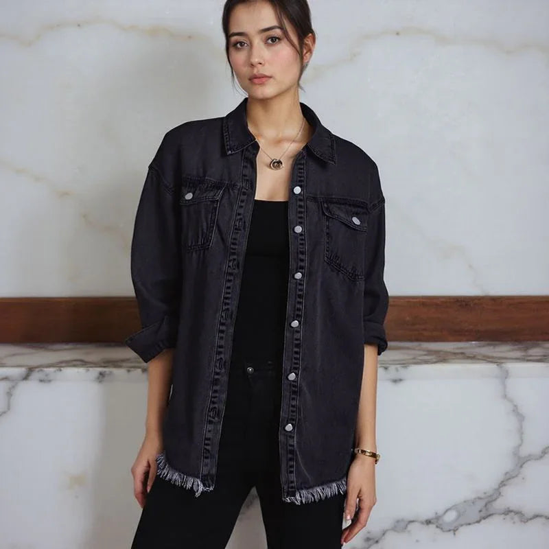 Jaqueta Jeans Dakota™ em Denim Premium e Barra Desfiada / Estilo Atemporal com Toque Urbano e Despojado!