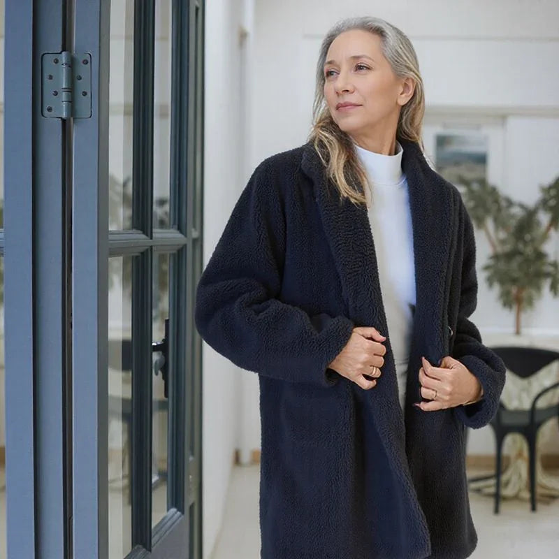 Casaco Elodie™ em Lã Teddy com Gola Alta / Sofisticação Urbana com Conforto Térmico para os Dias Frios!
