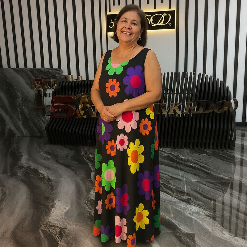 Vestido Flora™ com Estampa Floral Vibrante / Para Mulheres que Exalam Energia e Charme!