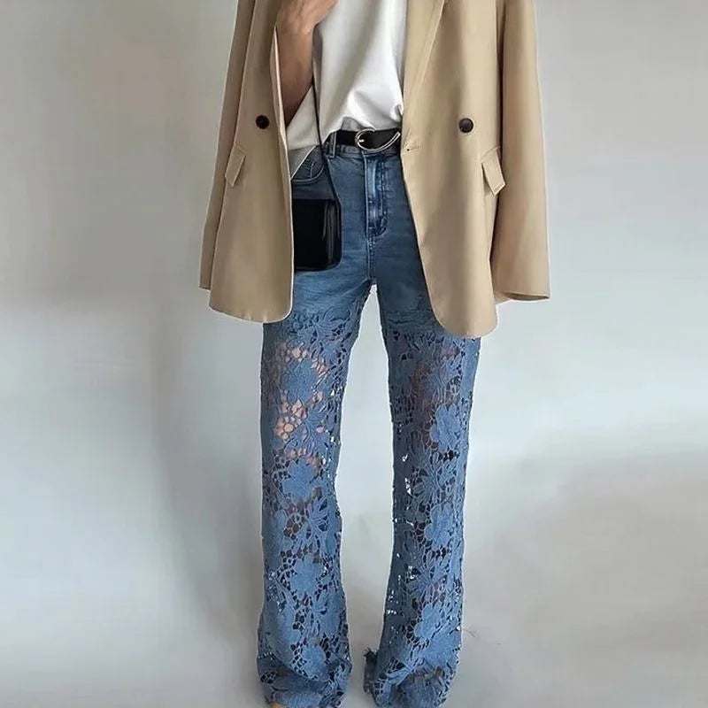 Calça Jeans Bethania™ em Denim Moderno com Renda Artesanal Floral / Estilo e Conforto Casual Chic para Looks Memoráveis!
