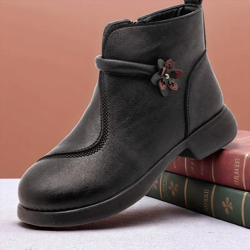 Bota Ana Catarina™ com Forração Macia e Solado Antiderrapante / Segurança e Elegância para os Dias Mais Frios!