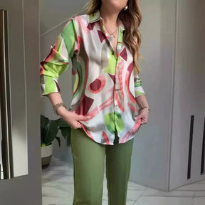 Conjunto Sálvia Élégance™ com Camisa Acetinada e Calça de Alfaiataria / Sofisticação que Vai do Office ao After!