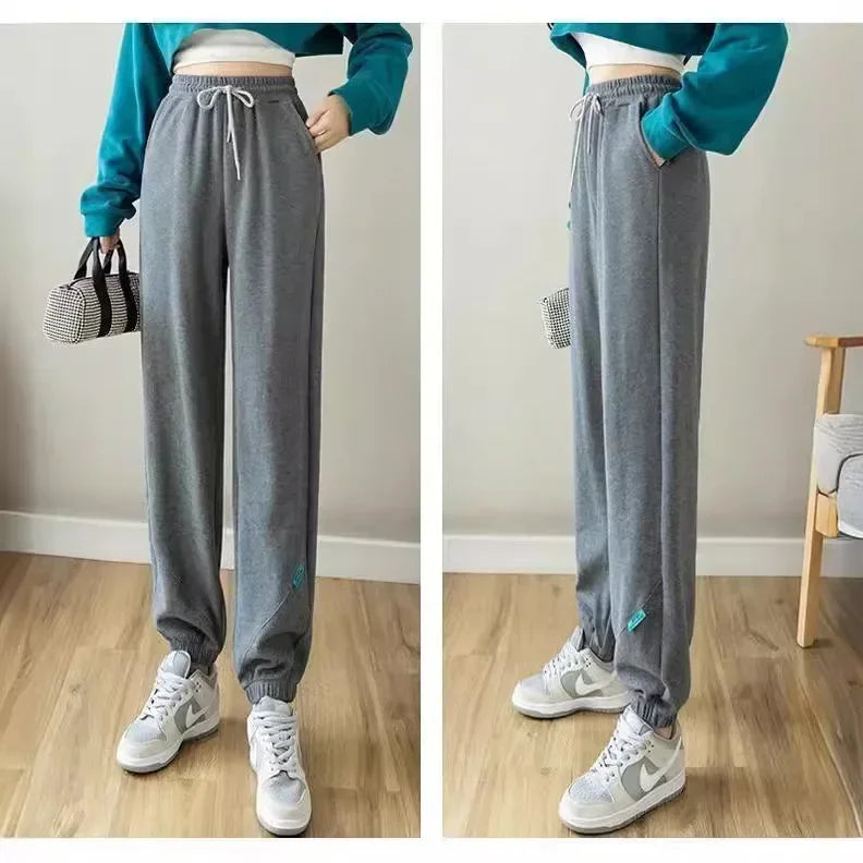 Calça Mabel™ em Moletom Macio com Detalhe Texturizado / Um Toque Aconchegante que Abraça Seu Ritmo!