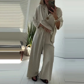 Conjunto Celinea™ com Listras Verticais e Corte Solto / Sofisticação Discreta para Mulheres de Estilo Natural!