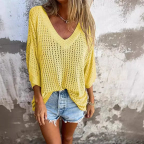 Blusa Luma™ em Crochê Artesanal com Gola V / Para Mulheres que Irradiam Charme sem Esforço!