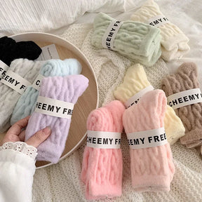 Kit de Meias Bella™ em Malha Felpuda com Trama Trançada / Maciez e Aconchego que Seus Pés Merecem!