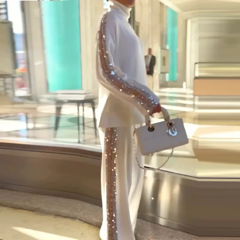 Conjunto Bellanza™ Em Moletom com Brilho Lateral e Gola Alta / Para Mulheres que Iluminam com Estilo e Suavidade!