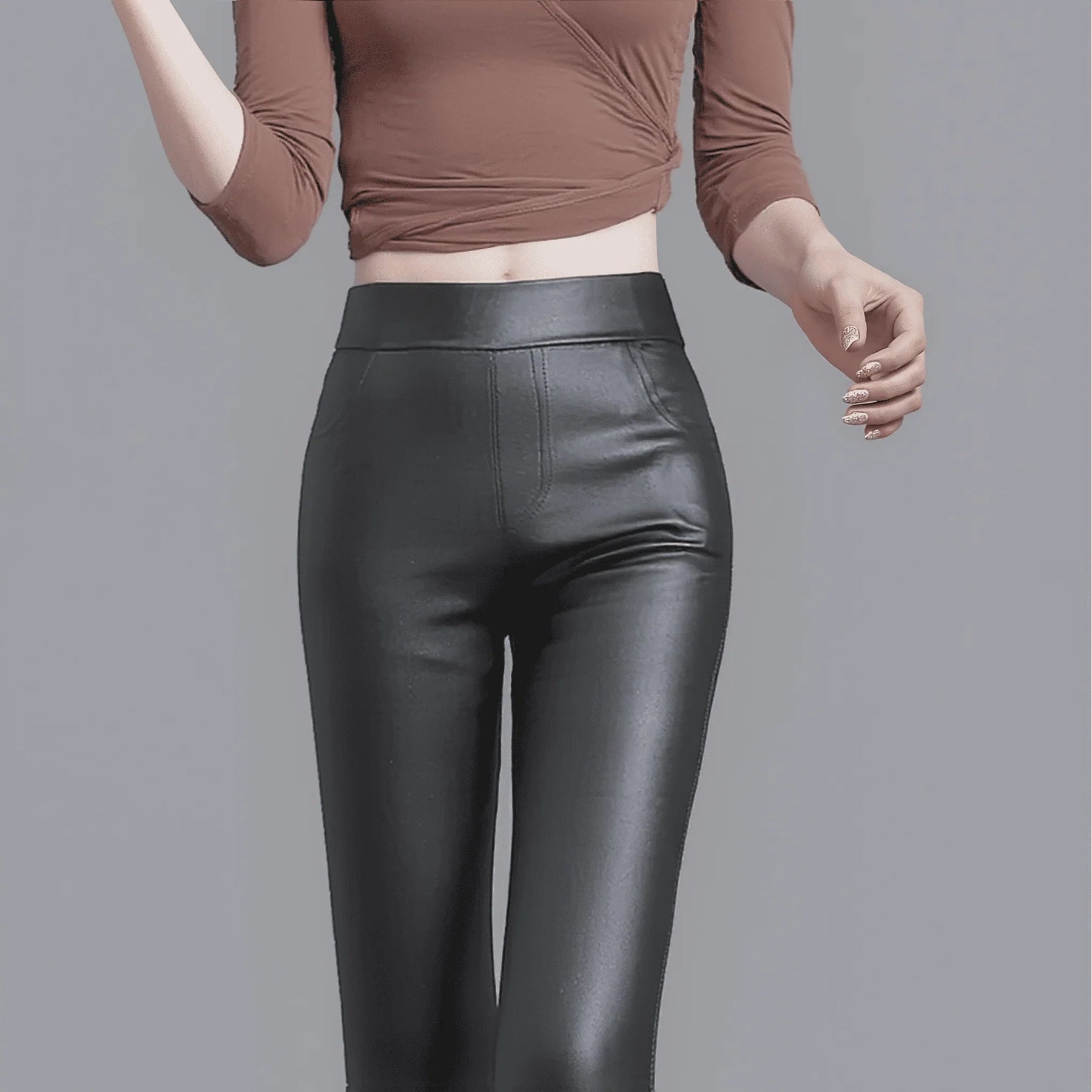 Calça Lunna™  Em Couro e Cintura Alta e Interior Térmico / Elegância e Conforto que se Moldam ao Seu Corpo!