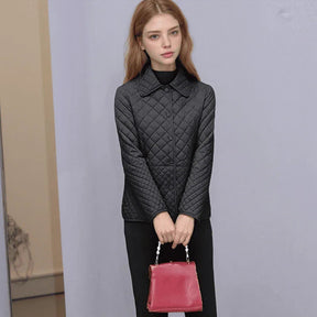 Jaqueta Diana™ em Matelassê com Algodão e Textura Acolchoada / Sofisticação e Leveza para o Seu Inverno Elegante!