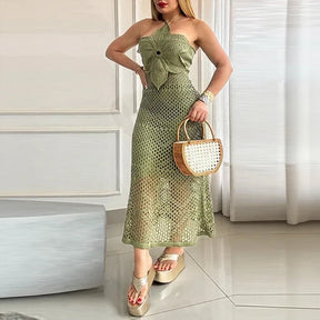 Vestido Ortiz™ em Tricô Vazado com Flor Majestosa no Busto / O Encanto Artesanal que Ilumina o Seu Dia!