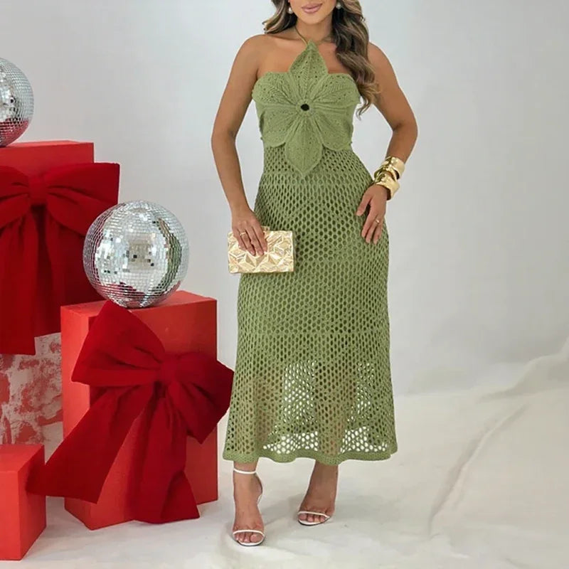 Vestido Ortiz™ em Tricô Vazado com Flor Majestosa no Busto / O Encanto Artesanal que Ilumina o Seu Dia!