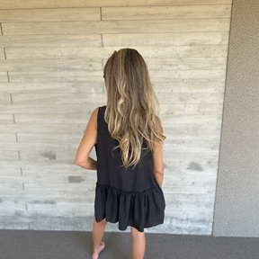 Camisa Laguna™ em Viscose Premium com Babado na Barra e Botões Minimalistas / Toque Natural e Caimento que Encanta!