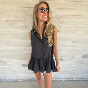 Camisa Laguna™ em Viscose Premium com Babado na Barra e Botões Minimalistas / Toque Natural e Caimento que Encanta!