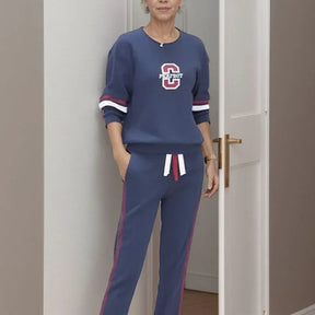 Conjunto EasyWear™ em Moletinho de Algodão com Faixas Contrastantes / Um Look Casual com Inspiração Urbana!