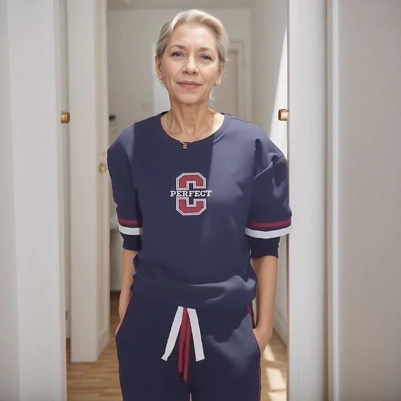 Conjunto EasyWear™ em Moletinho de Algodão com Faixas Contrastantes / Um Look Casual com Inspiração Urbana!