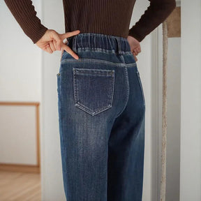 Calça Jeans Jolie™  com Cós Elástico e Lavagem Premium / O Jeans que Te Acompanha sem Exageros!