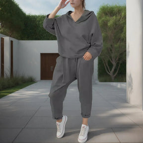 Conjunto Julieta™ em Moletinho Soft com Capuz Casual e Estilo Despojado / Conforto Sofisticado para Mulheres que Vivem com Leveza e Estilo!