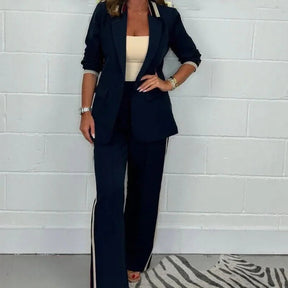 Conjunto Saint Claire™ com Listras Laterais e Blazer Alongado / A Alfaiataria que Une Elegância Estruturada e Conforto Urbano