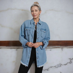 Jaqueta Jeans Dakota™ em Denim Premium e Barra Desfiada / Estilo Atemporal com Toque Urbano e Despojado!