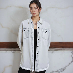 Jaqueta Jeans Dakota™ em Denim Premium e Barra Desfiada / Estilo Atemporal com Toque Urbano e Despojado!