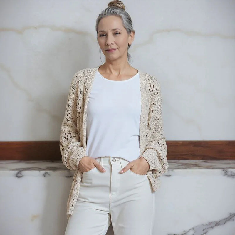 Cardigan Serena™ com Trama de Algodão Artesanal e Caimento Perfeito / Liberdade e Elegância Natural para Mulheres que Sabem se Vestir com Alma.