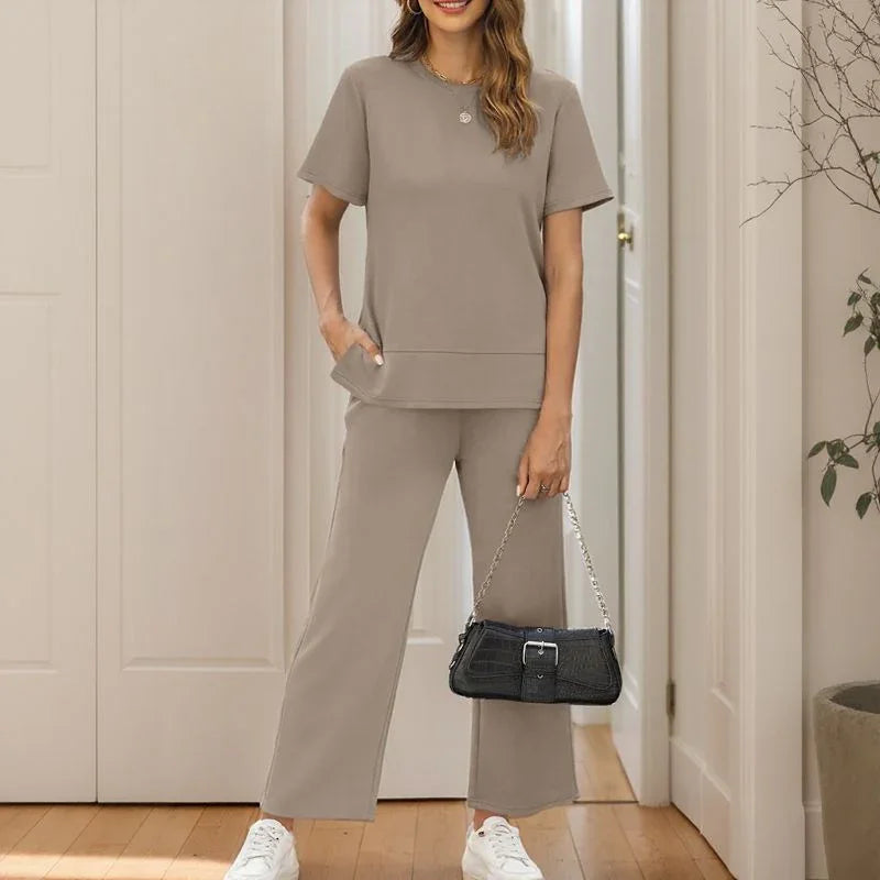 Conjunto Lounge Capri™ em Malha Premium com Calça Pantalona e Blusa Soltinha / O Companheiro Perfeito para Viagens, Passeios e Dias de Conforto Chic!