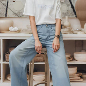 Calça Jeans Meghan™ com Modelagem Relax Premium / A Mais Soltinha, Leve e Versátil que Você Vai Vestir!