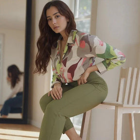 Conjunto Sálvia Élégance™ com Camisa Acetinada e Calça de Alfaiataria / Sofisticação que Vai do Office ao After!