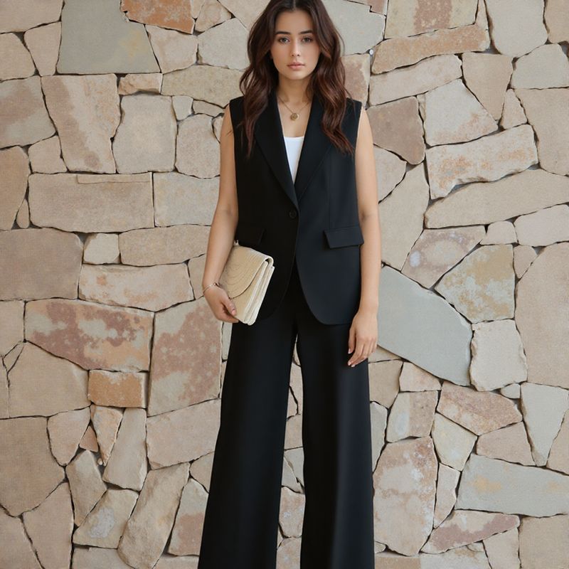 Conjunto Antoinette™ com Colete Alfaiatado e Calça de Linhas Alongadas / Clássico, Feminino e Inesquecível!