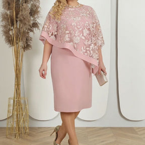 Vestido Éden™ com Sobreposição Estilo Poncho Rendada / O Encontro Perfeito entre Charme e Feminilidade!"