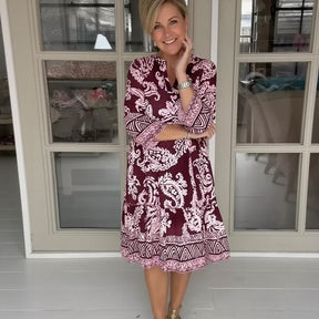 Vestido Glenda™ em Viscose Acetinada com Estampa Boho / O Encanto da Liberdade com Sofisticação!