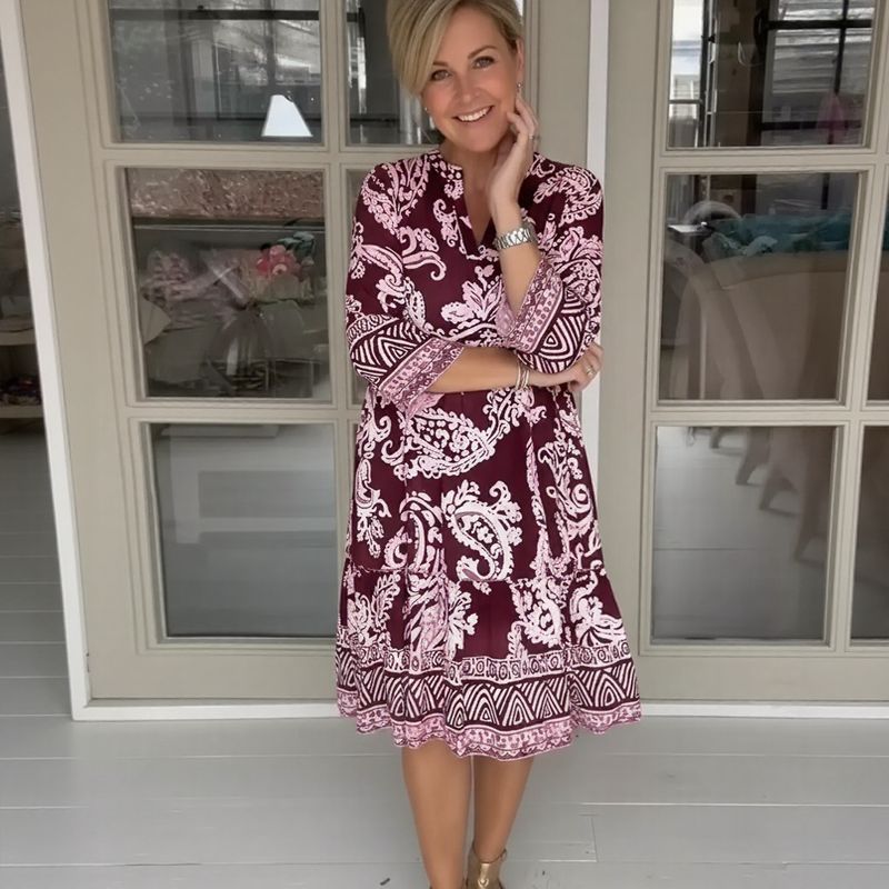 Vestido Glenda™ em Viscose Acetinada com Estampa Boho / O Encanto da Liberdade com Sofisticação!