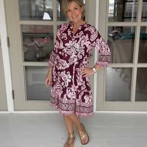 Vestido Glenda™ em Viscose Acetinada com Estampa Boho / O Encanto da Liberdade com Sofisticação!