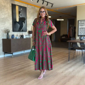 Vestido Lily™ em Viscose Leve com Gola Mandarin / Um clássico moderno para quem vive com autenticidade!