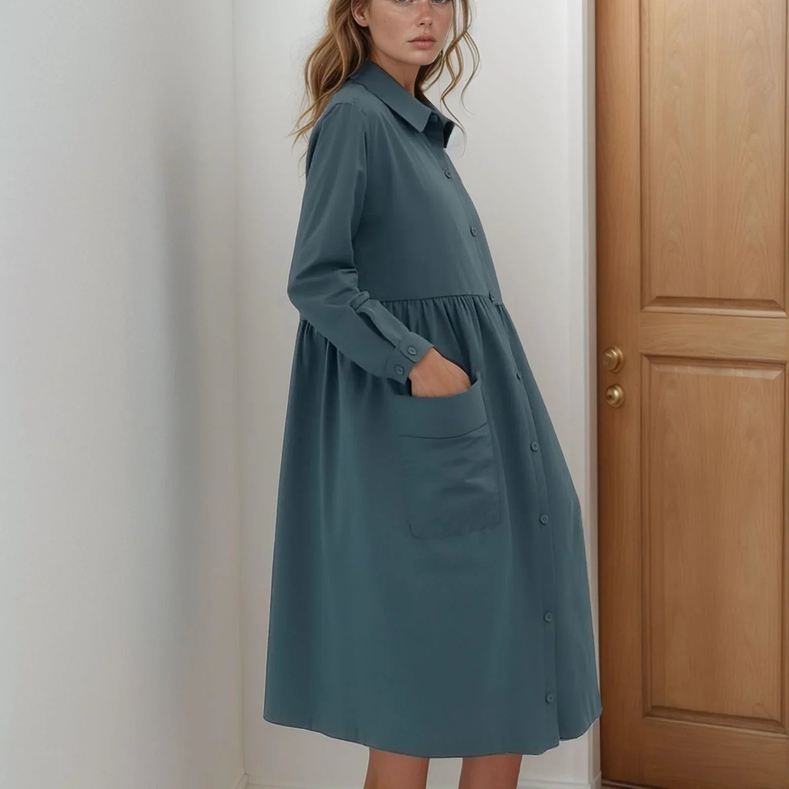 Casaco Maelis™ em Sarja Impermeável com Corte Chemise e Bolsos Frontais / Para Mulheres que Valorizam o Essencial com Estilo