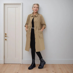 Casaco Maelis™ em Sarja Impermeável com Corte Chemise e Bolsos Frontais / Para Mulheres que Valorizam o Essencial com Estilo