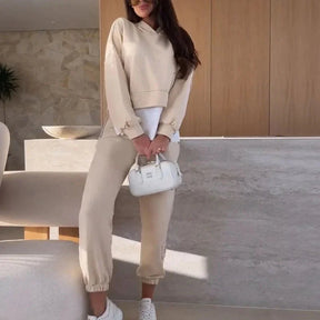 Conjunto Moletom Lara Belle™ com Efeito de Dupla Camada /  Visual Moderno com Toque de Delicadeza!