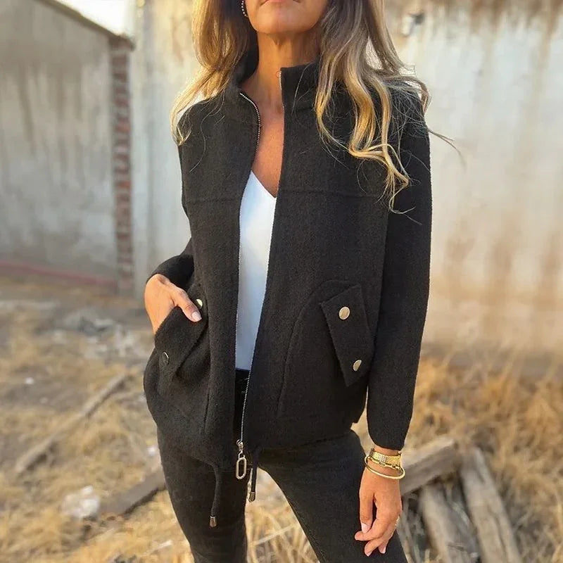 Jaqueta Donna Rebeca™ com Gola Alta e Bolsos Elegantes / Sofisticação Aconchegante para os Dias Frios!