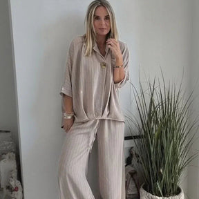 Conjunto Celinea™ com Listras Verticais e Corte Solto / Sofisticação Discreta para Mulheres de Estilo Natural!