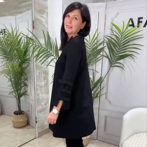 Vestido Maison Noir™ com Mangas Esculpidas e Corte de Alfaiataria / Sofisticação Minimalista para Mulheres de Presença