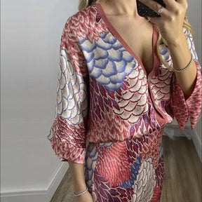 Conjunto Sakura™ em Cetim Premium com Blusa Kimono e Saia Longa Estampada /  Feminilidade Sofisticada que Brilha em Qualquer Ocasião!