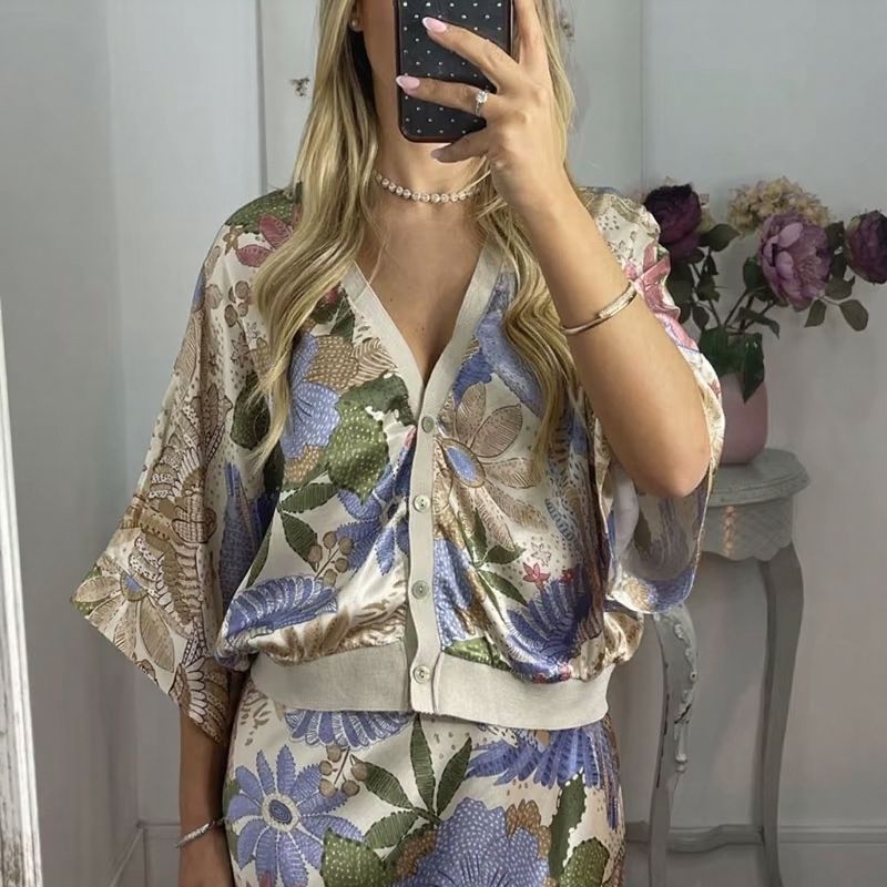 Conjunto Sakura™ em Cetim Premium com Blusa Kimono e Saia Longa Estampada /  Feminilidade Sofisticada que Brilha em Qualquer Ocasião!