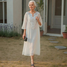 Vestido Vitta™ em Linho de Algodão com Bordado Artesanal / Simplicidade Refinada para Seus Momentos