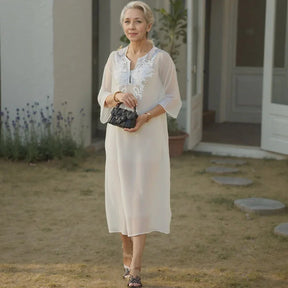 Vestido Vitta™ em Linho de Algodão com Bordado Artesanal / Simplicidade Refinada para Seus Momentos